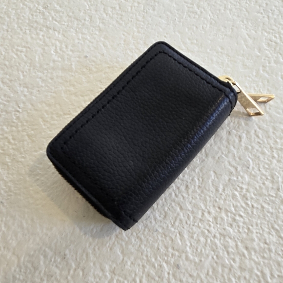 Marc Jacobs Black Leather Zip Wallet - Picture 4 of 8